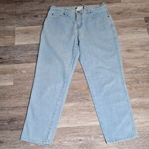 Bill Blass Blue Relaxed Jeans with Smooth Texture